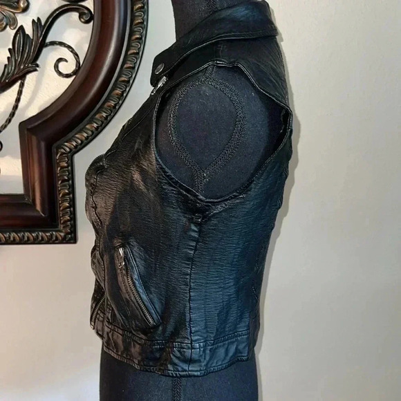 Rock & Republic Women’s Black Imitation Vegan Leather Lined Vest Small - Picture 11 of 16